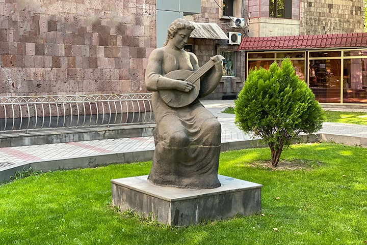 Ուդով աղջիկը