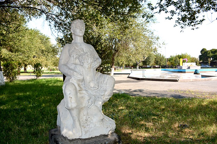 Մայրություն