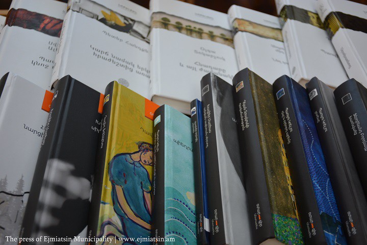 ԷՋՄԻԱԾՆԻ ԿԵՆՏՐՈՆԱԿԱՆ ԳՐԱԴԱՐԱՆԻ ՖՈՆԴԸ ՀԱՄԱԼՐՎԵՑ 159 ՄԻԱՎՈՐ ՆՈՐ ԳՐՔՈՎ