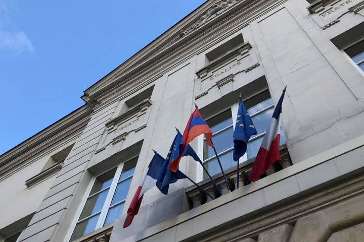 ԷՋՄԻԱԾՆԻ ՔՈՒՅՐ ՔԱՂԱՔ ԻՍԻ ԼԵ ՄՈՒԼԻՆՈՆ 70.000 ԵՎՐՈ ՕԳՆՈՒԹՅՈՒՆ ԿՏՐԱՄԱԴՐԻ ՀԱՅԱՍՏԱՆԻՆ