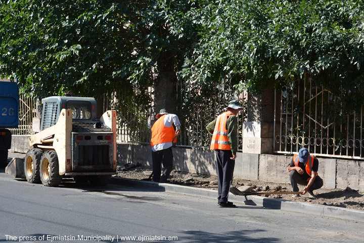 ՄԵԿՆԱՐԿԵԼ ԵՆ ՎԱԶԳԵՆ ԱՌԱՋԻՆ ԵՎ ՎՌԱՄ ԿՈՍՏԱՆՅԱՆ ՓՈՂՈՑՆԵՐԻ ՄԱՅԹԵՐԻ ՍԱԼԻԿԱՊԱՏՄԱՆ ԱՇԽԱՏԱՆՔՆԵՐԸ