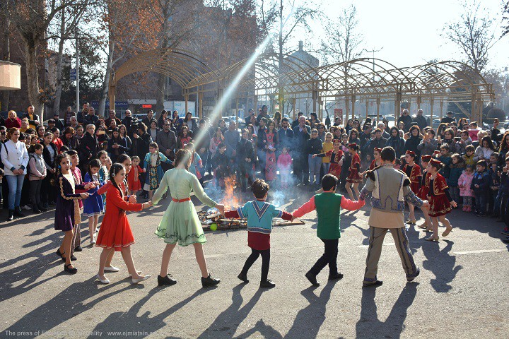 ՏԵԱՌՆԸՆԴԱՌԱՋԻ ՏՈՆՆ ԷՋՄԻԱԾՆՈՒՄ