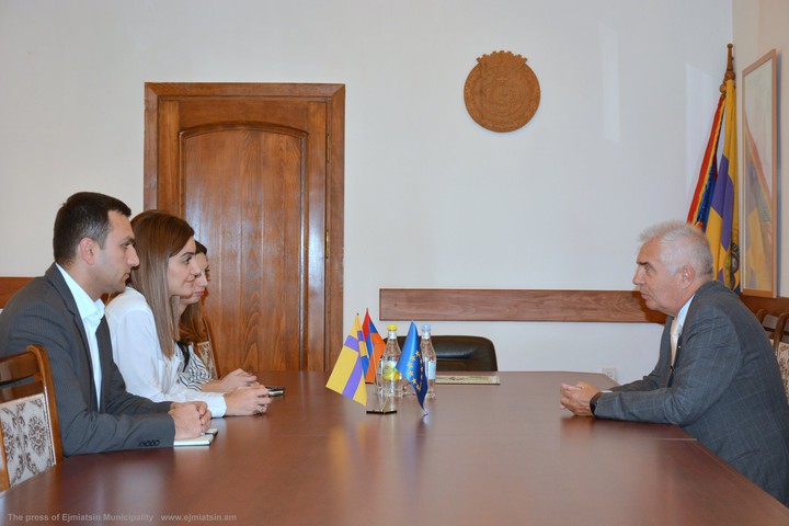 ԴԻԱՆԱ ԳԱՍՊԱՐՅԱՆՆ ԸՆԴՈՒՆԵՑ ՀԱՅԱՍՏԱՆՈՒՄ ԵՄ ՊԱՏՎԻՐԱԿՈՒԹՅԱՆ ՂԵԿԱՎԱՐ, ԴԵՍՊԱՆ ՊՅՈՏՐ ՍՎԻՏԱԼՍԿԻԻՆ