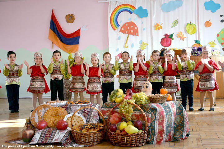 ԱՇՆԱՆ ՀԱՆԴԵՍՆԵՐ ՄԱՆԿԱՊԱՐՏԵԶՆԵՐՈՒՄ