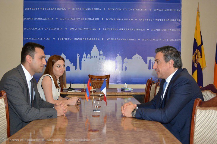 ԷՋՄԻԱԾԻՆՆ ՈՒ ԻՍԻ ԼԵ ՄՈՒԼԻՆՈՆ ՇԱՐՈՒՆԱԿՈՒՄ ԵՆ ՍԵՐՏ ՀԱՄԱԳՈՐԾԱԿՑՈՒԹՅՈՒՆԸ