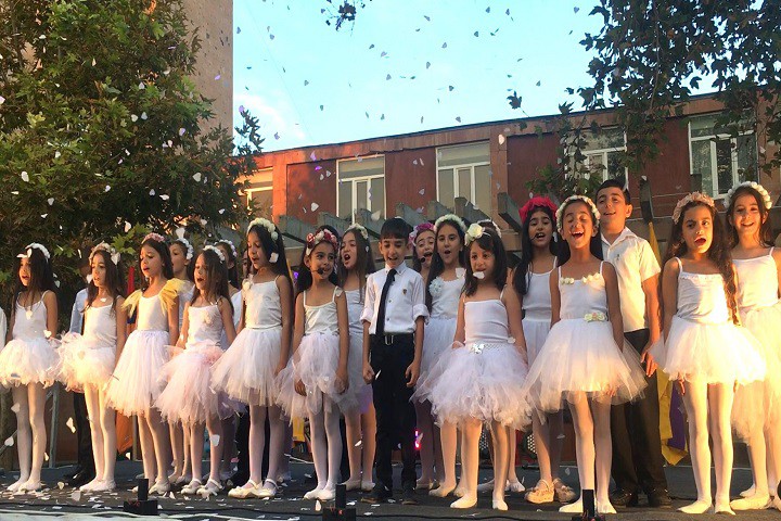 «ՎԱՂԱՐՇԱՊԱՏ» ԵՐԳԻ, ՊԱՐԻ ԹԱՏՐՈՆԸ ՆՇԵՑ ՀԻՄՆԱԴՐՄԱՆ 15-ԱՄՅԱԿԸ