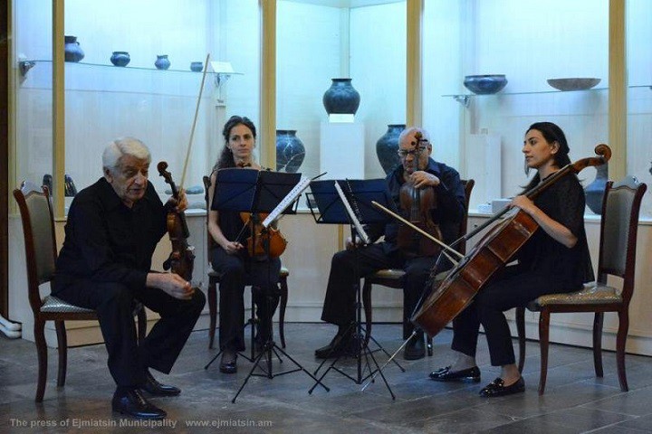 ԿՈՄԻՏԱՍՅԱՆ ՕՐԵՐ ԷՋՄԻԱԾՆՈՒՄ