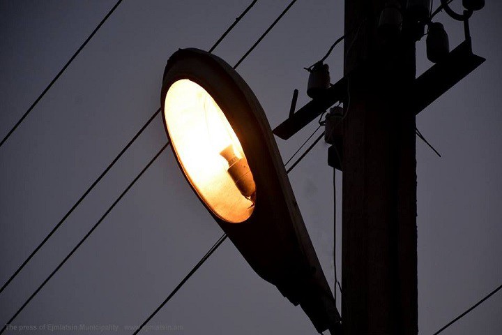 ԱՐՏԱՔԻՆ ԼՈՒՍԱՎՈՐՈՒԹՅՈՒՆ ԱՐԱՄ ՄԱՆՈՒԿՅԱՆ ԹԱՂԱՄԱՍՈՒՄ