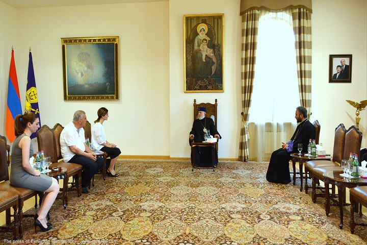 ՎԵՀԱՓԱՌ ՀԱՅՐԱՊԵՏՆ ՕՐՀՆԵՑ ԴԻԱՆԱ ԳԱՍՊԱՐՅԱՆԻՆ