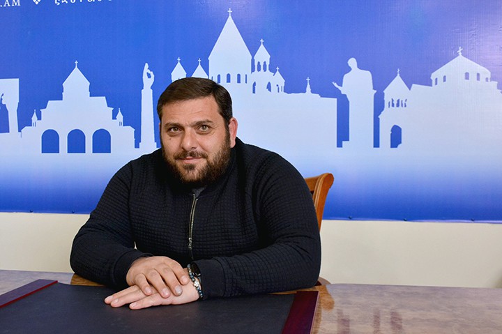 ԹՈՎՄԱՍ ԽԱՉԱՏՐՅԱՆ