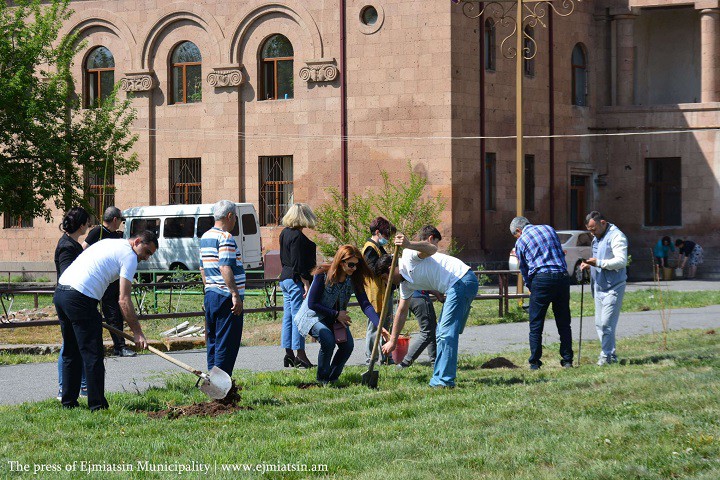 «10 ՄԻԼԻՈՆ ԾԱՌ» ՀԱՄԱՊԵՏԱԿԱՆ ԾԱՌԱՏՈՒՆԿ